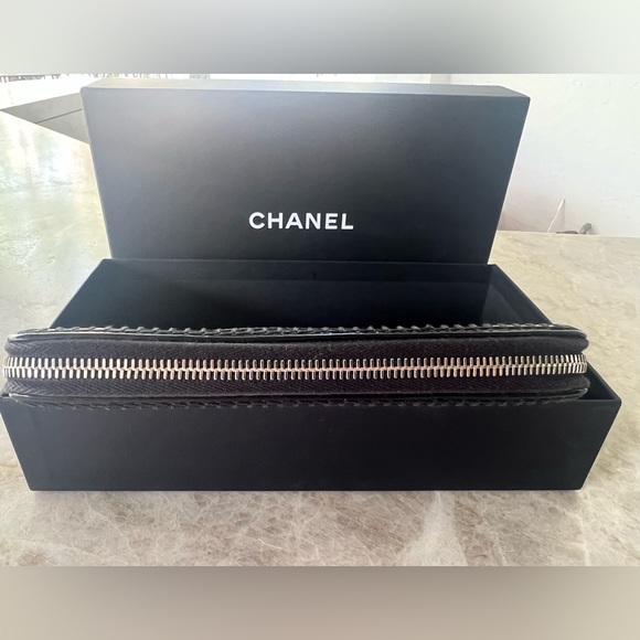 Auth Chanel FULL INCLUSION Zip Wallet, Black Patent Leather Silver Hardware, EUC - Picture 9 of 12